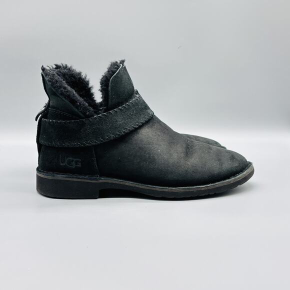 UGG Boots Womens Size 7.5 Black Suede Shearling Lined Ankle Booties Strap Winter - Picture 1 of 9